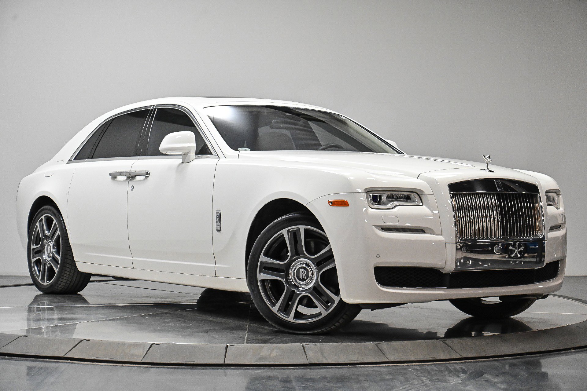 Used 2017 Rolls-Royce Ghost image 22