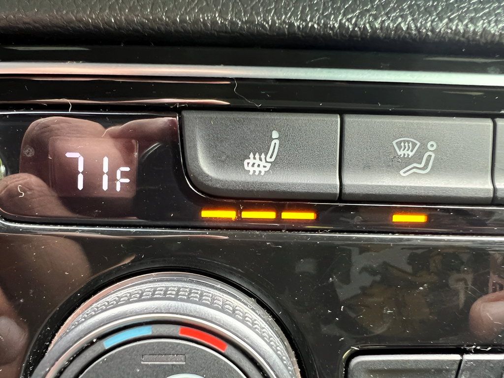 Used 2021 Volkswagen Atlas Cross Sport SEL R-Line FWD image 29