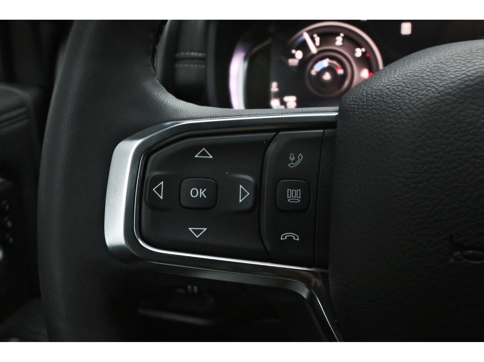Used 2025 RAM 3500 Laramie AWD/4WD image 17