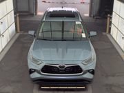 Used 2024 Toyota Highlander XLE FWD image 2