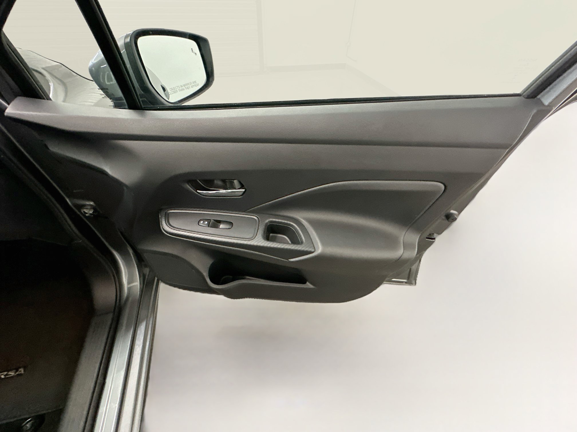 Used 2025 Nissan Versa SV FWD image 31