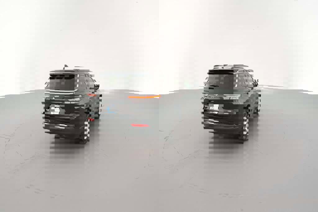 New 2025 Jeep Grand Cherokee L Laredo image 11