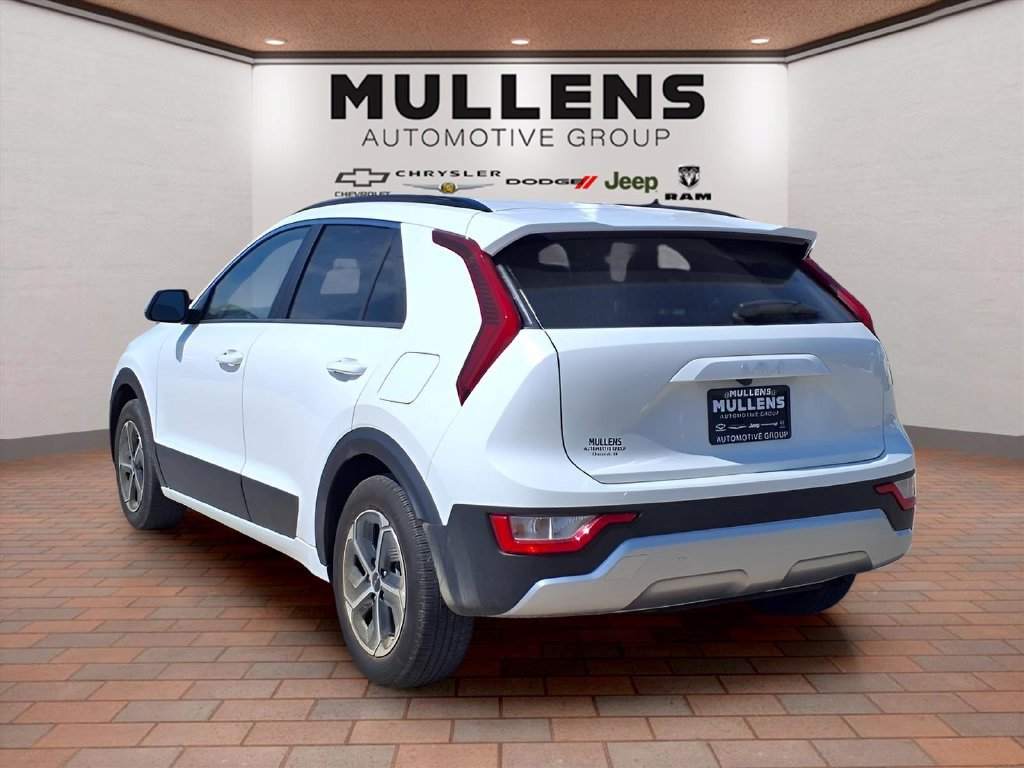 Used 2025 Kia Niro LX FWD image 7