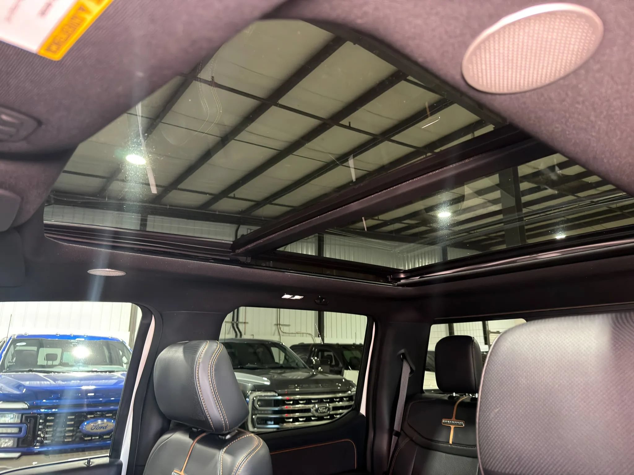 Used 2023 Ford F350 Platinum w/ FX4 Off-Road Package AWD/4WD image 31