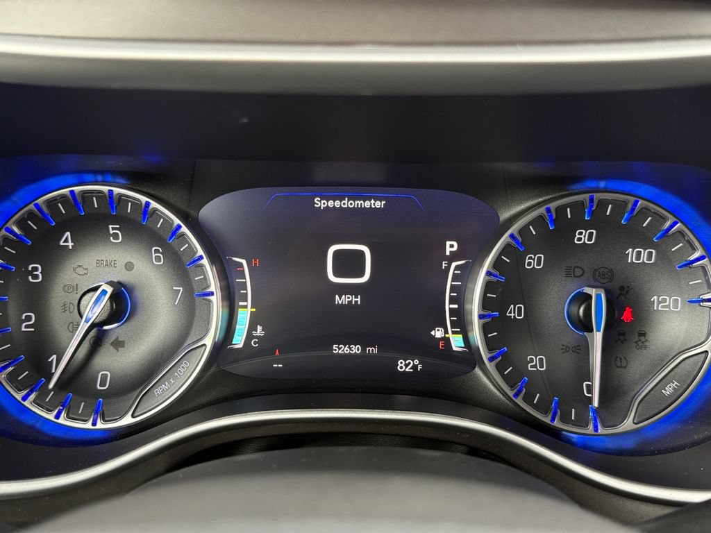 Used 2022 Chrysler Pacifica Touring-L w/ Uconnect Theater Family Group AWD/4WD image 13