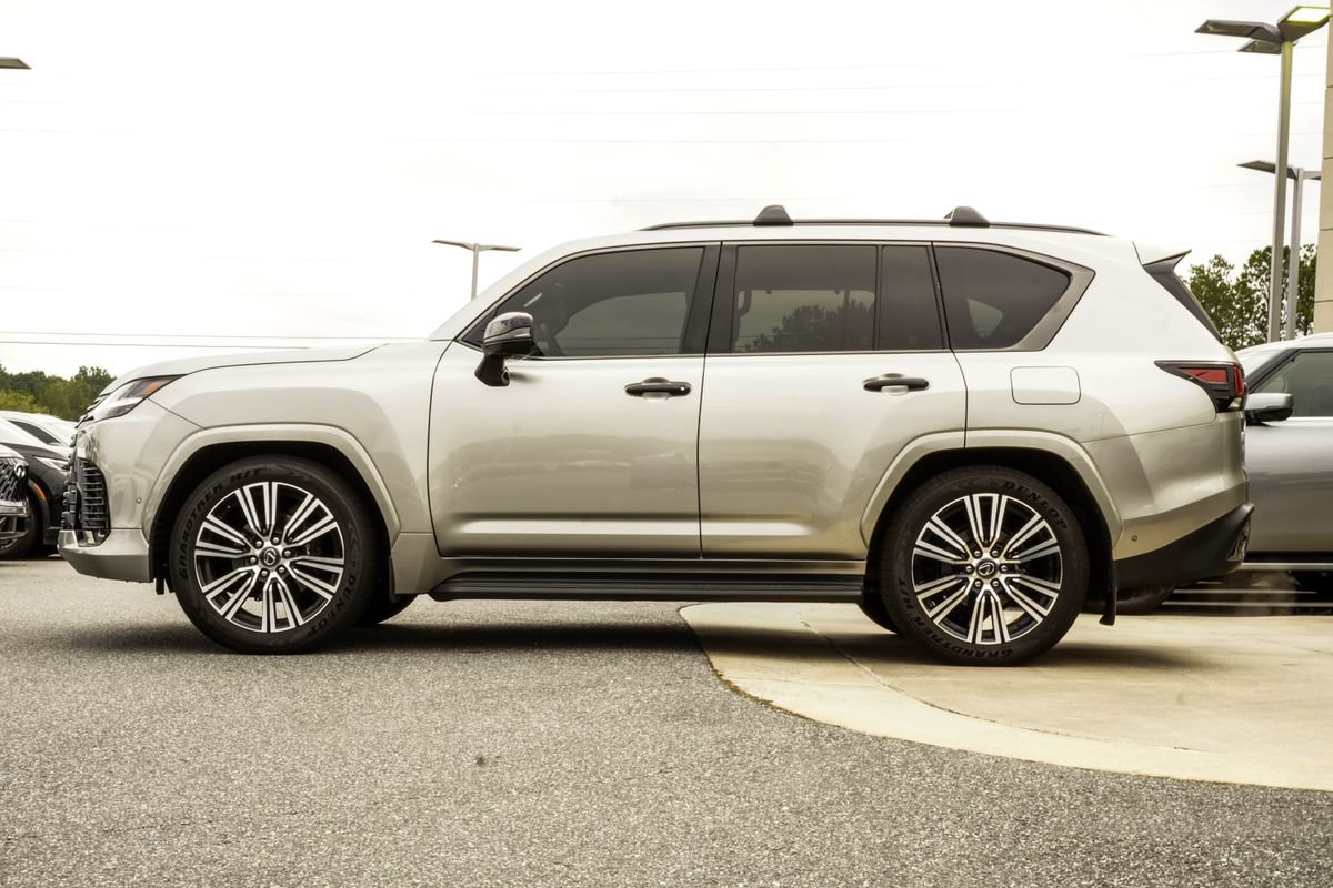 Used 2025 Lexus LX 700h Luxury w/ Appearance Package AWD/4WD image 9