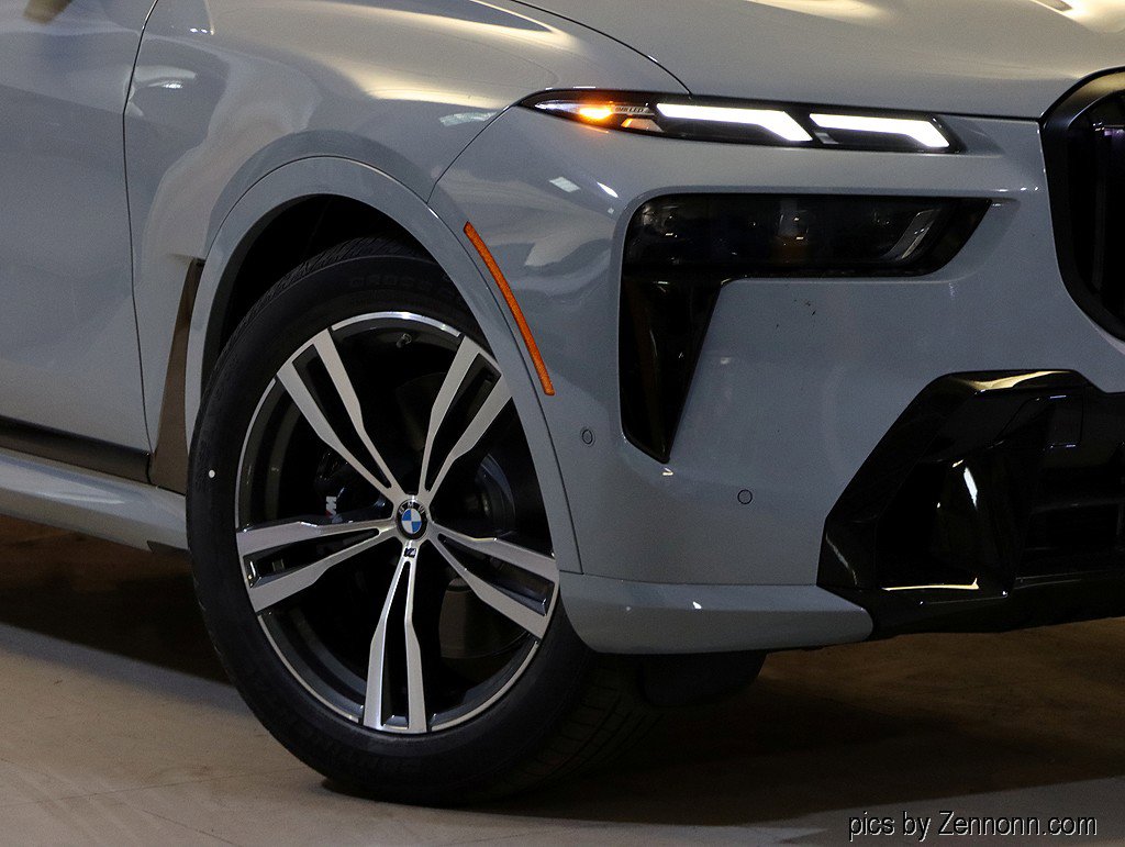 Used 2026 BMW X7 xDrive40i w/ Executive Package image 3