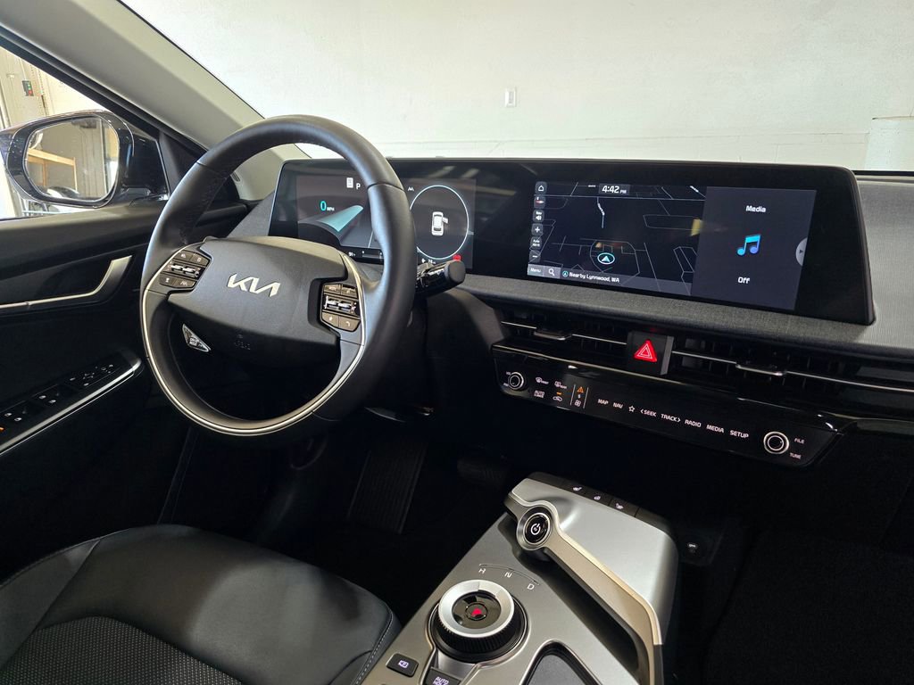 Used 2024 Kia EV6 Light image 28