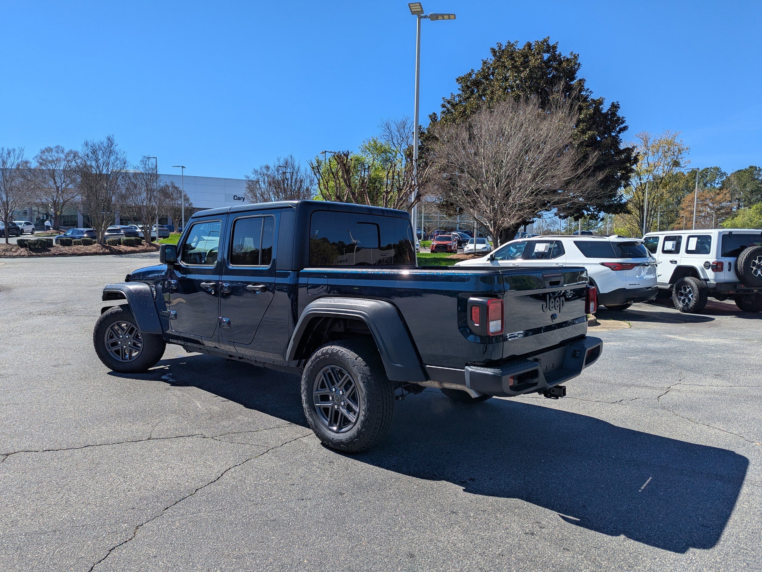 Certified 2025 Jeep Gladiator Sport image 10