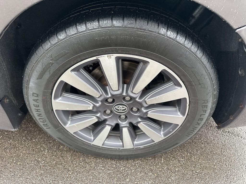 Used 2020 Toyota Sienna Limited Premium w/ Carpet Mat Package image 38