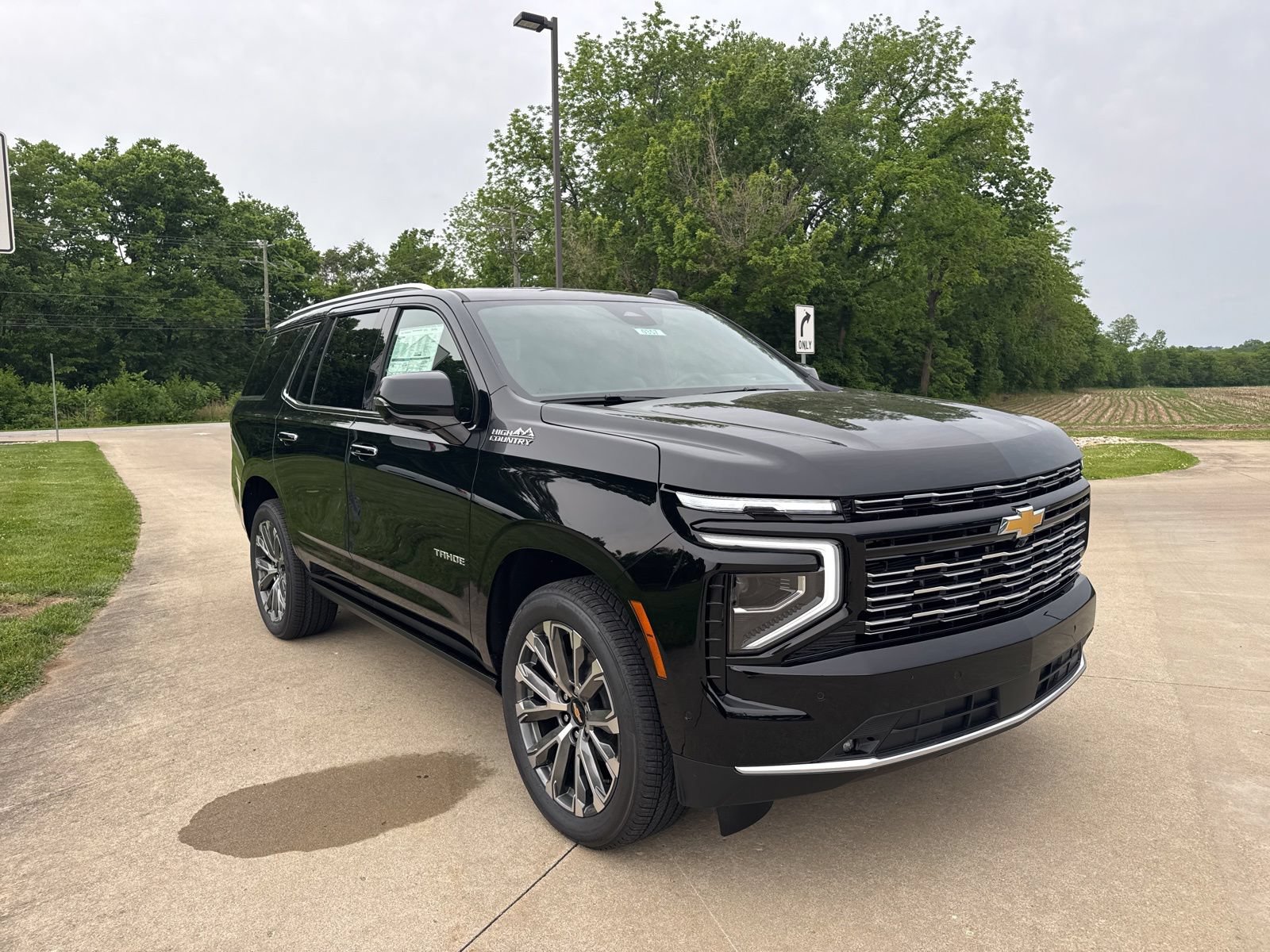 New 2026 Chevrolet Tahoe High Country AWD/4WD image 3