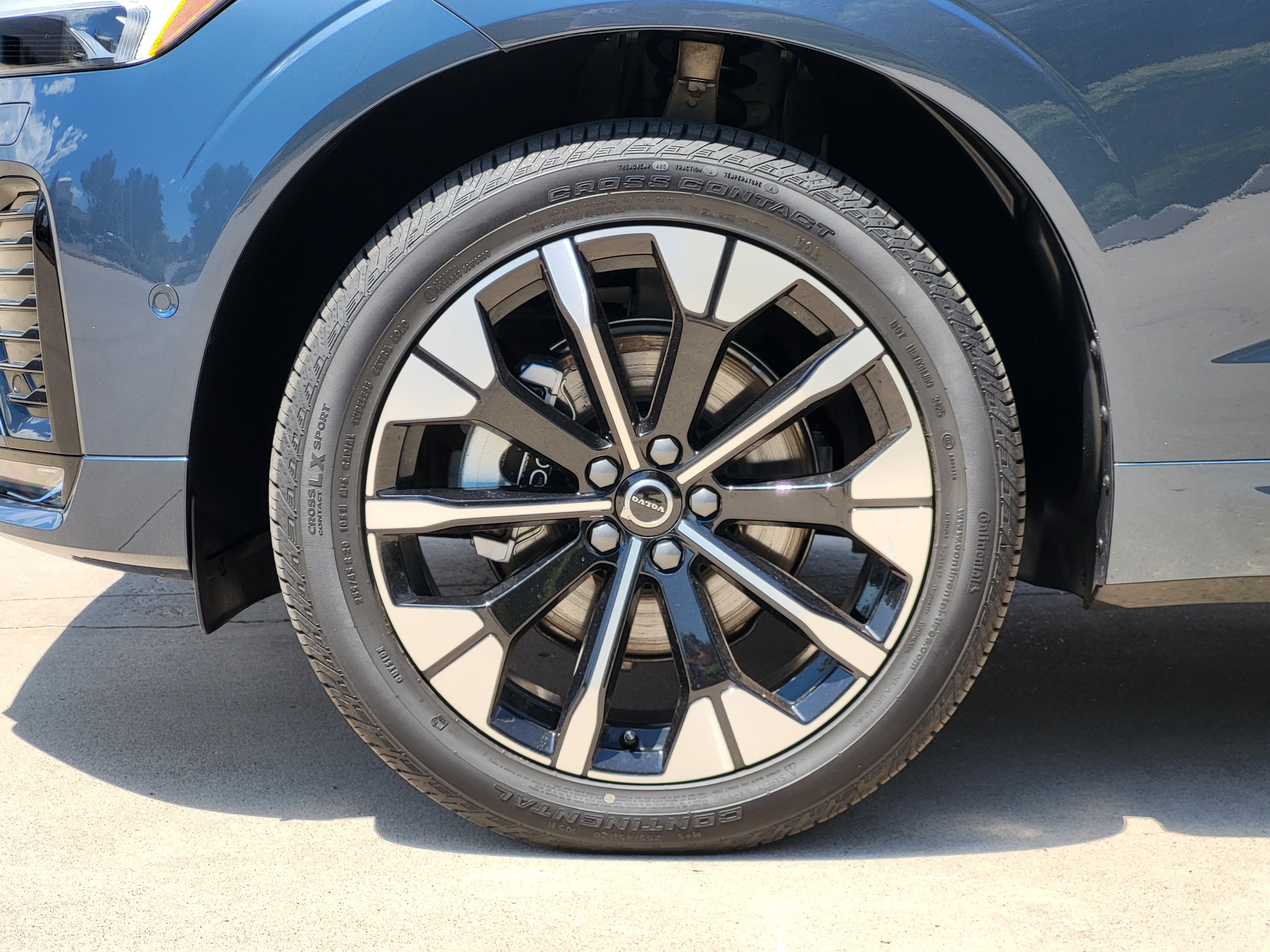 New 2026 Volvo XC60 B5 Plus w/ Climate Package AWD/4WD image 7
