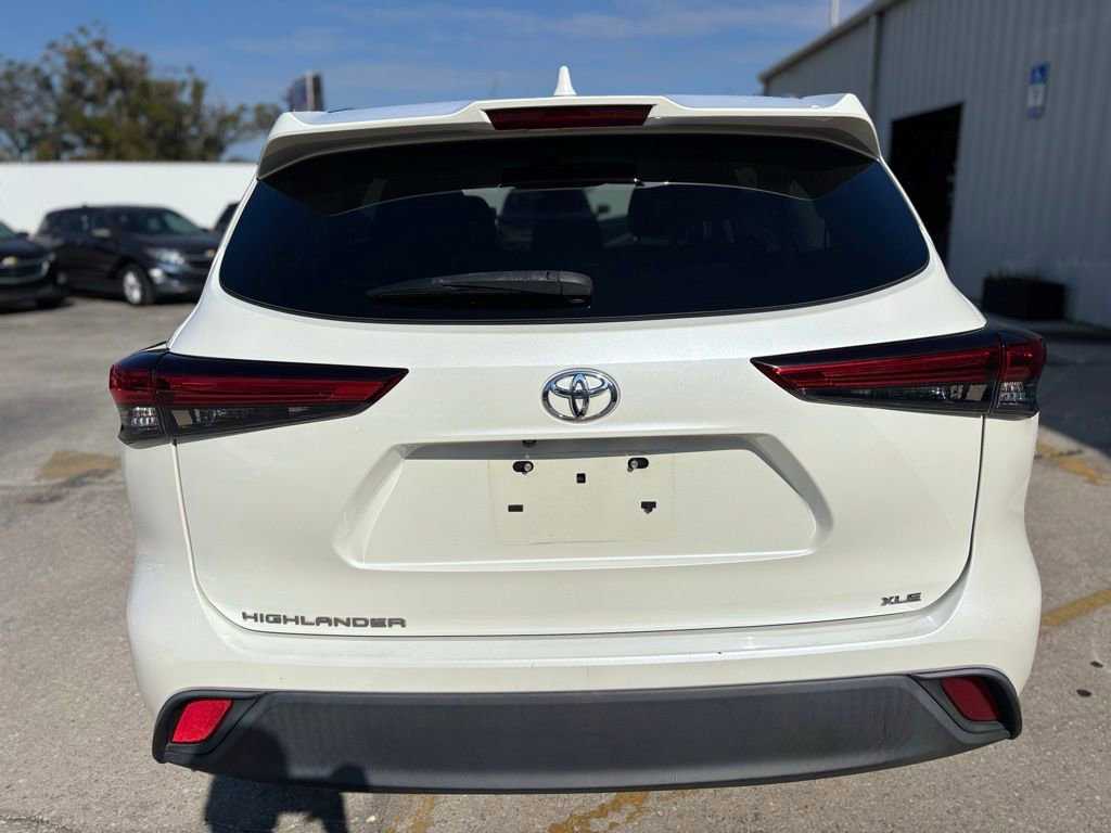 Used 2020 Toyota Highlander XLE image 4