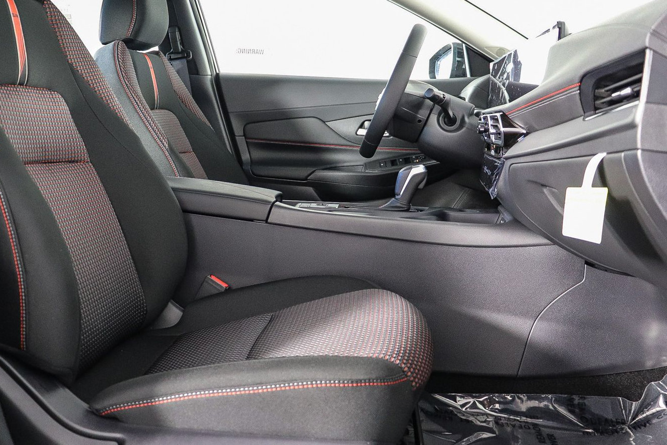 New 2027 Nissan Sentra SR w/ Floor Mat Package FWD image 19