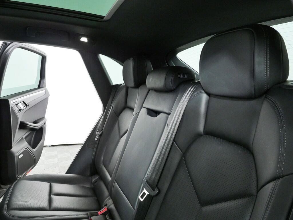 Used 2020 Porsche Macan S AWD/4WD image 23