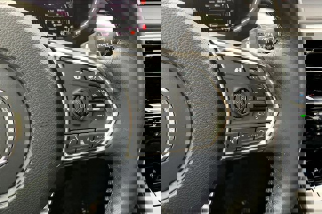 Used 2023 Acura MDX SH-AWD w/ Technology Package image 19