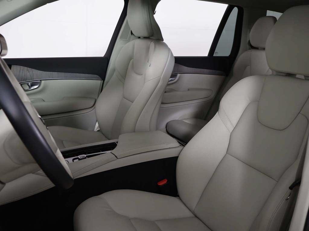 Used 2024 Volvo XC90 T8 Plus w/ Protection Package Premier AWD/4WD image 34