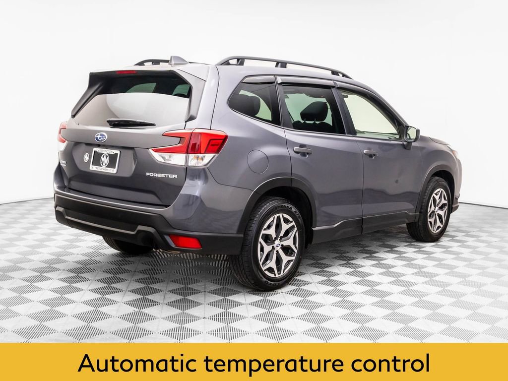 Used 2023 Subaru Forester Premium image 5
