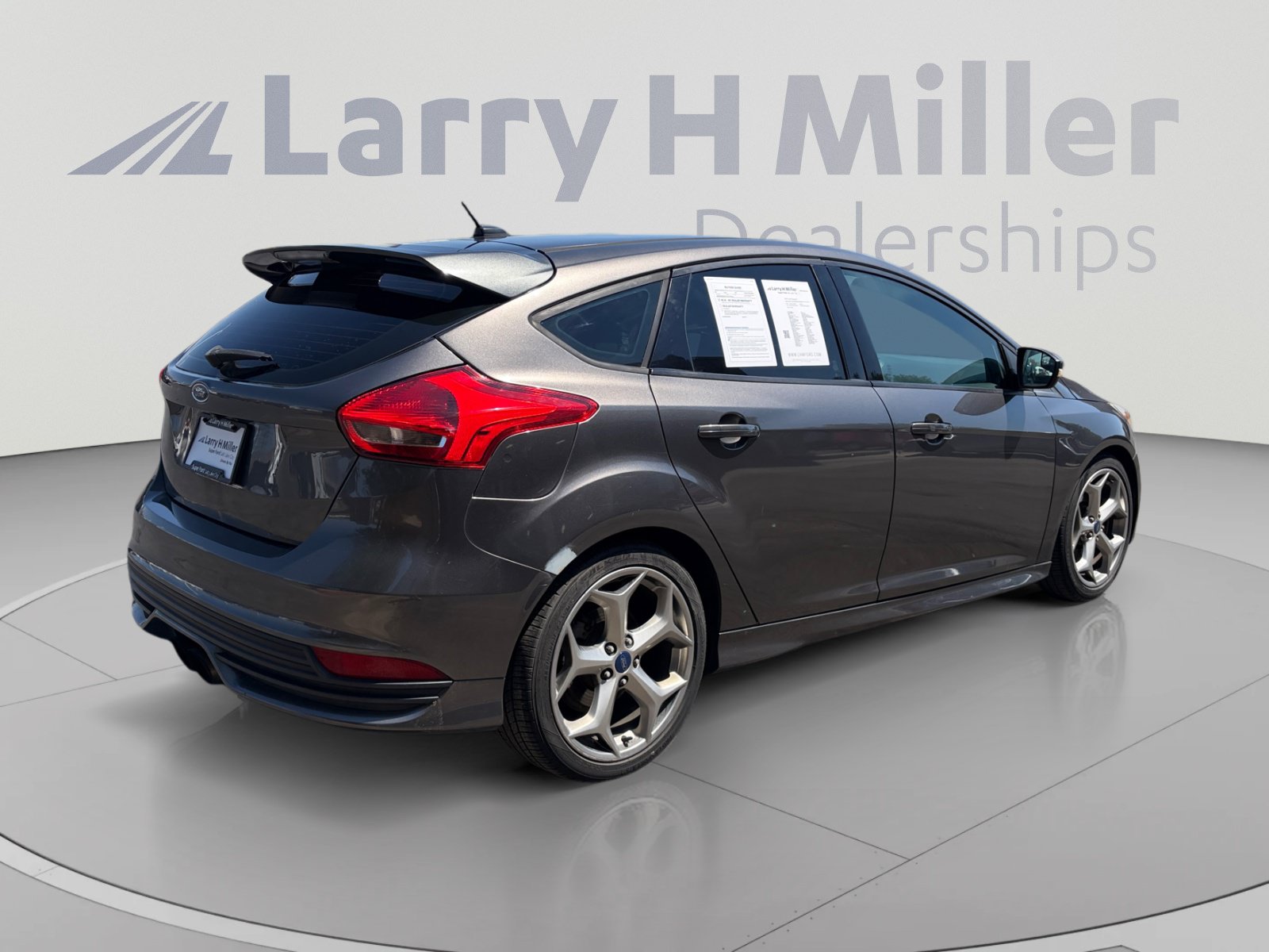 Used 2016 Ford Focus ST w/ Equipment Group 402A FWD image 5