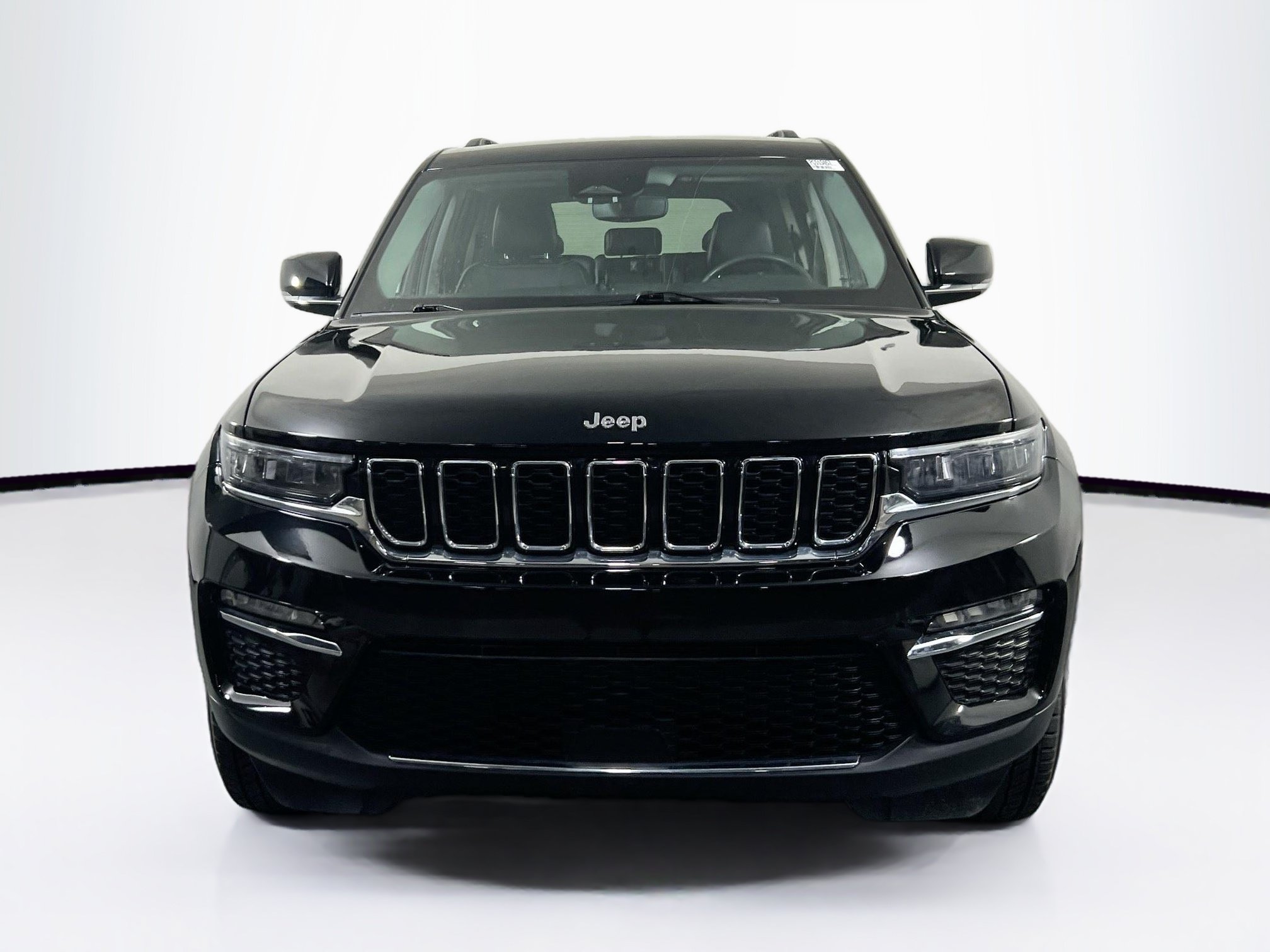 Used 2023 Jeep Grand Cherokee Limited AWD/4WD image 2
