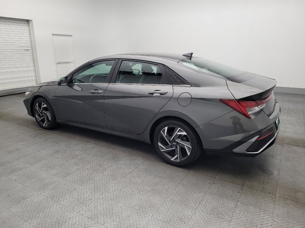 Used 2024 Hyundai Elantra Limited image 3