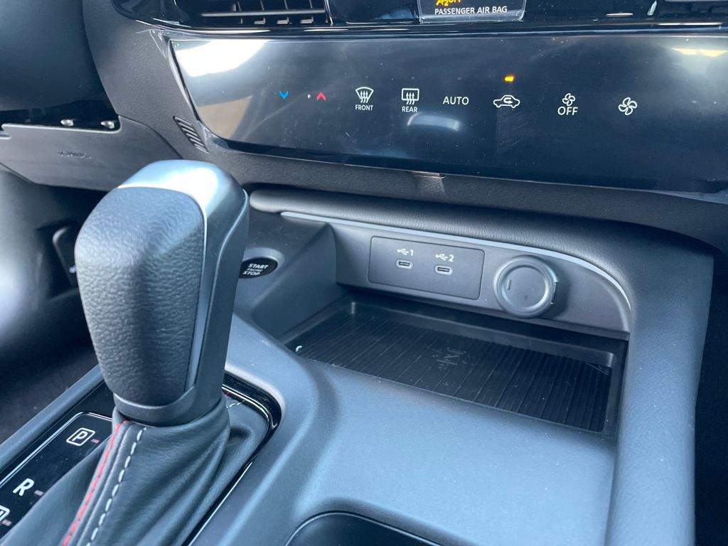 New 2026 Nissan Sentra SR w/ Floor Mat Package FWD image 15