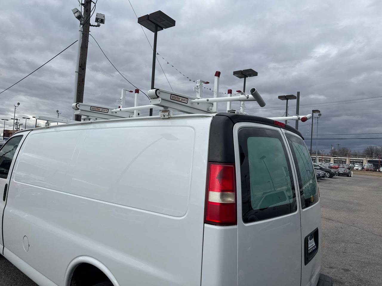 Used 2015 Chevrolet Express 2500 image 8