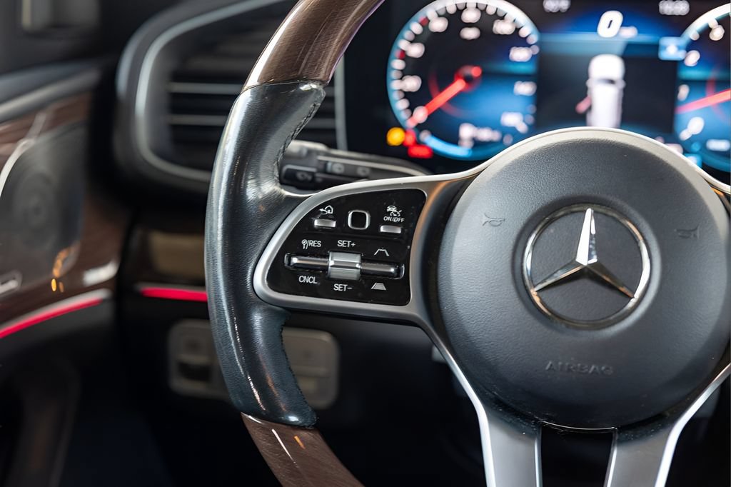 Used 2021 Mercedes-Benz GLS 580 4MATIC image 33