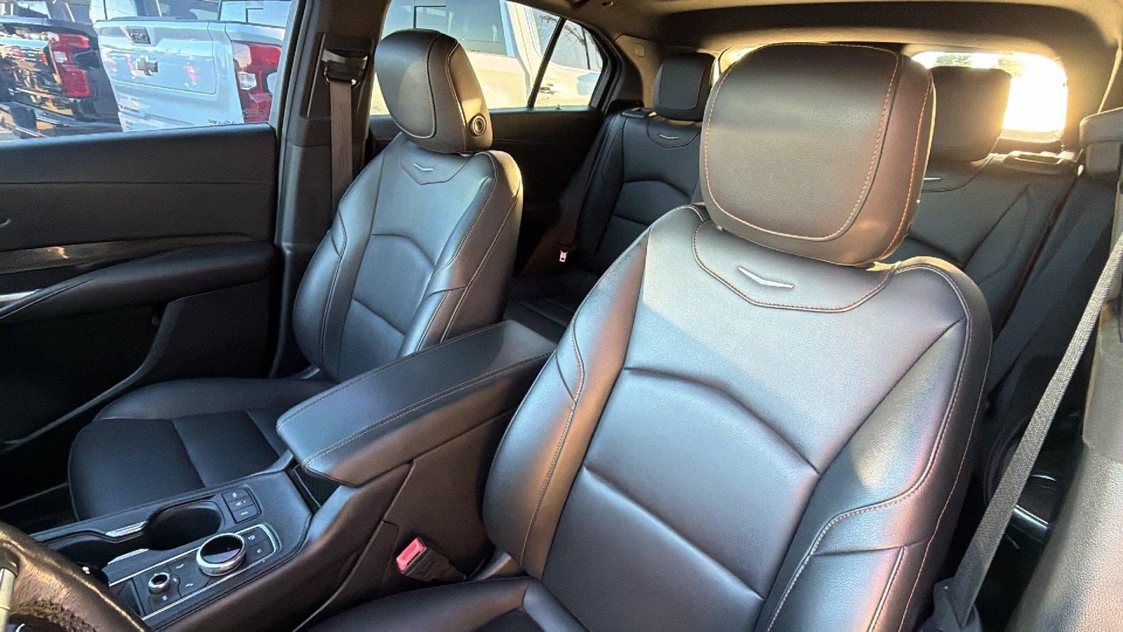 Used 2020 Cadillac XT4 Sport w/ Cold Weather Package FWD image 18