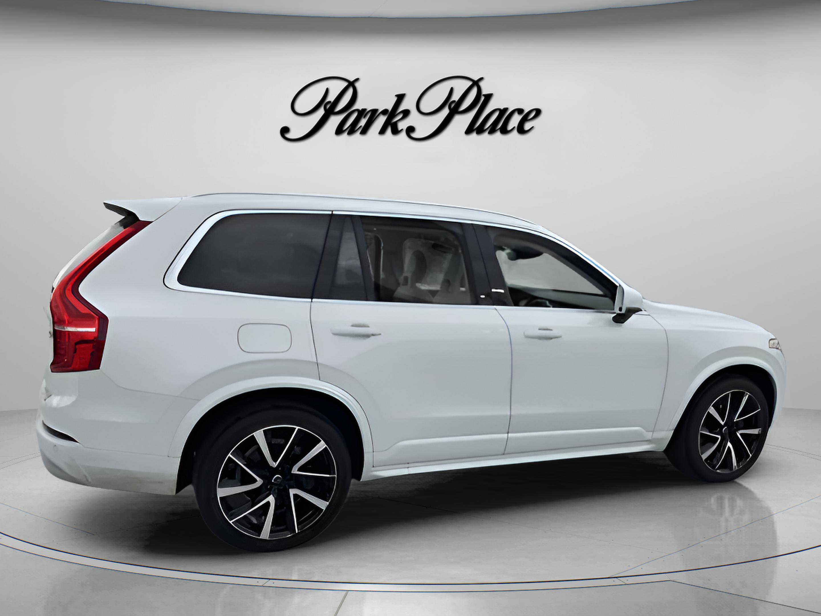 Used 2022 Volvo XC90 T6 Momentum w/ Climate Package image 6