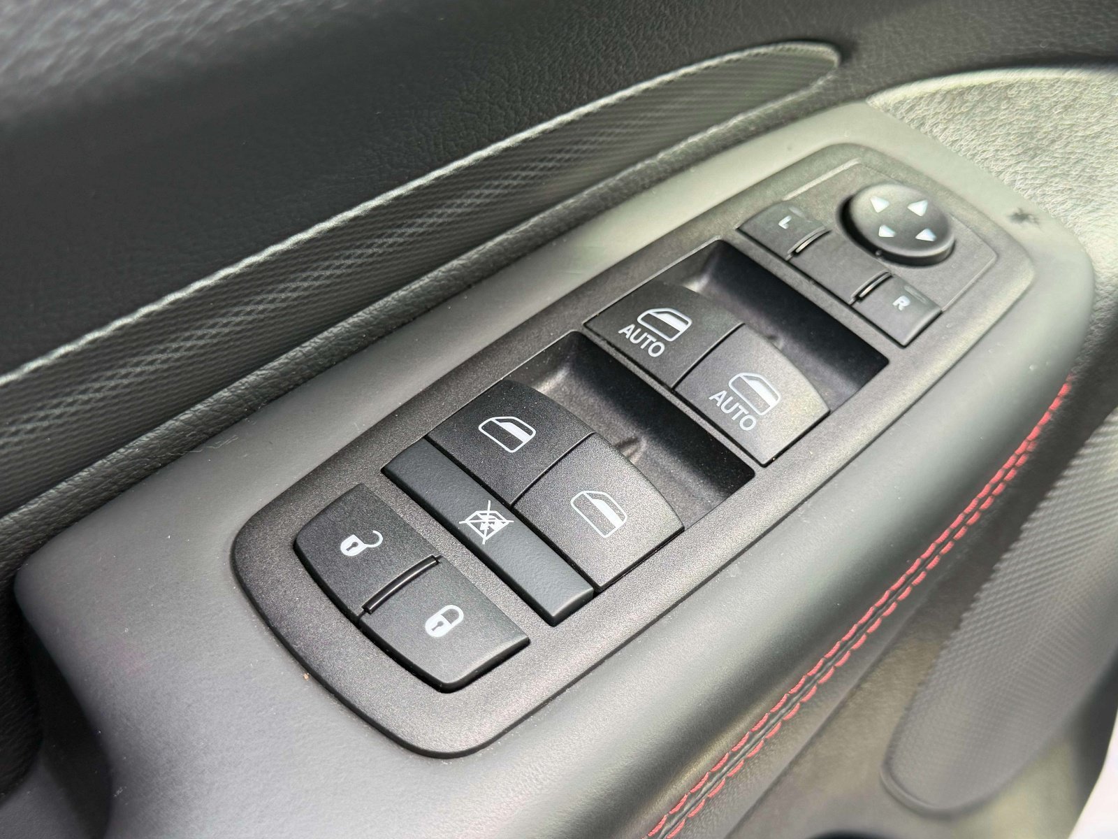 Used 2025 Dodge Durango R/T AWD/4WD image 17