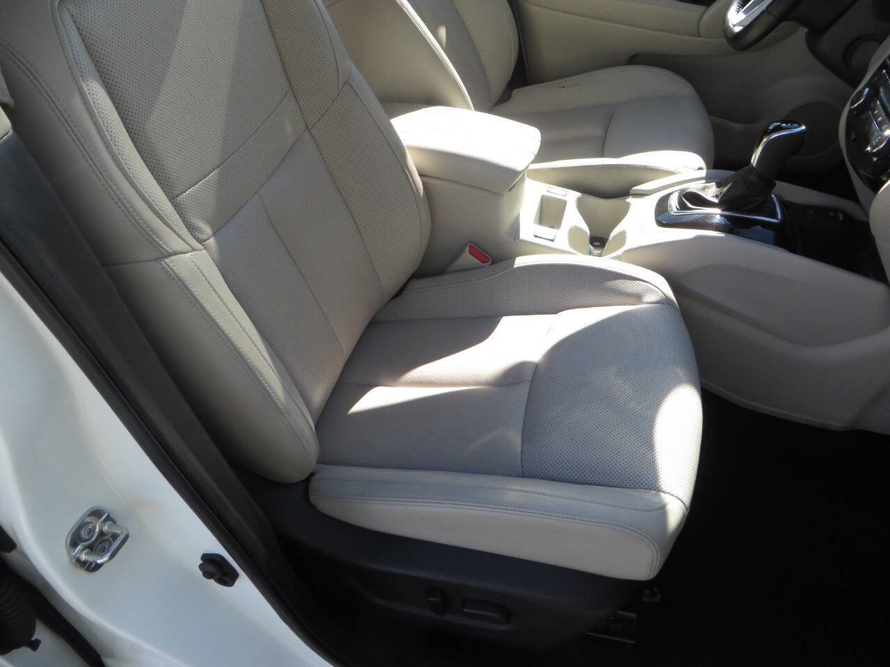 Used 2022 Nissan Rogue Sport SL w/ Premium Package image 20