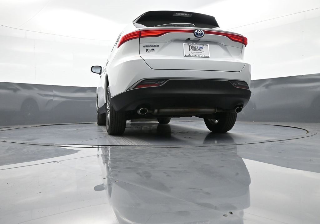 Certified 2024 Toyota Venza LE image 30