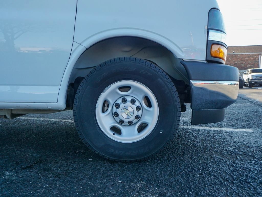 Used 2022 Chevrolet Express 3500 w/ Power Convenience Package RWD image 10