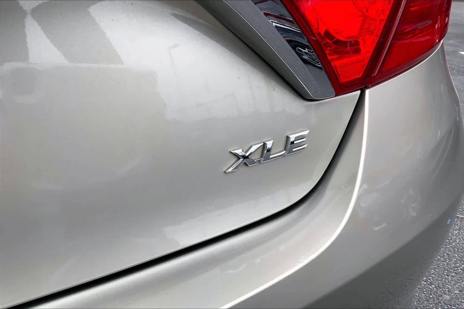 Used 2017 Toyota Camry XLE FWD image 10