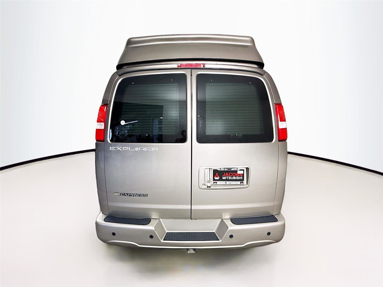 Used 2021 Chevrolet Express 2500 RWD image 12
