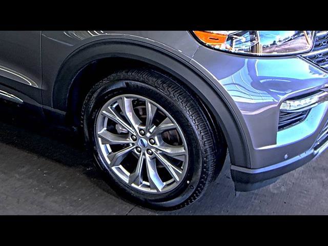 Used 2022 Ford Explorer XLT w/ Equipment Group 202A image 6