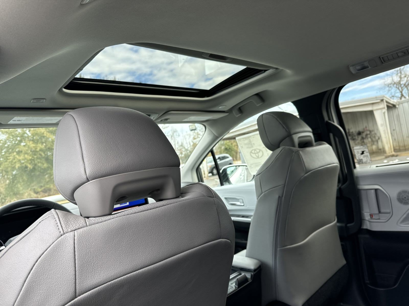 New 2025 Toyota Sienna XLE FWD image 27