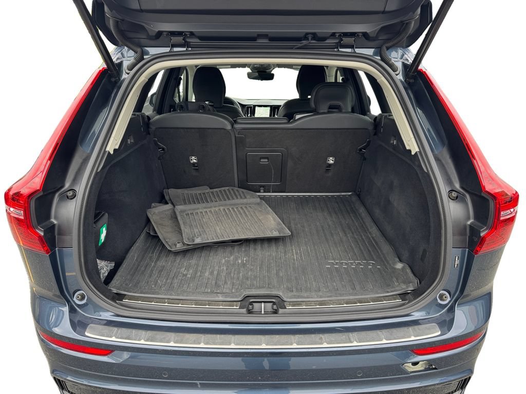 Certified 2025 Volvo XC60 B5 Plus w/ Protection Package Premier AWD/4WD image 5