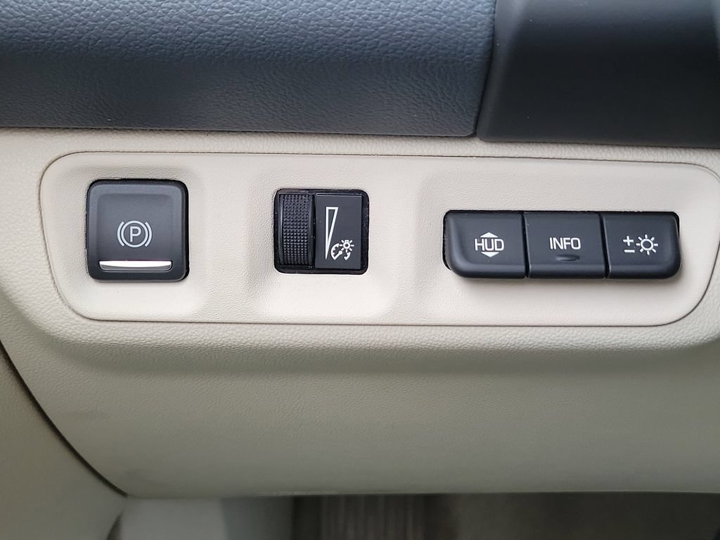 Used 2020 GMC Acadia Denali w/ Technology Package FWD image 23