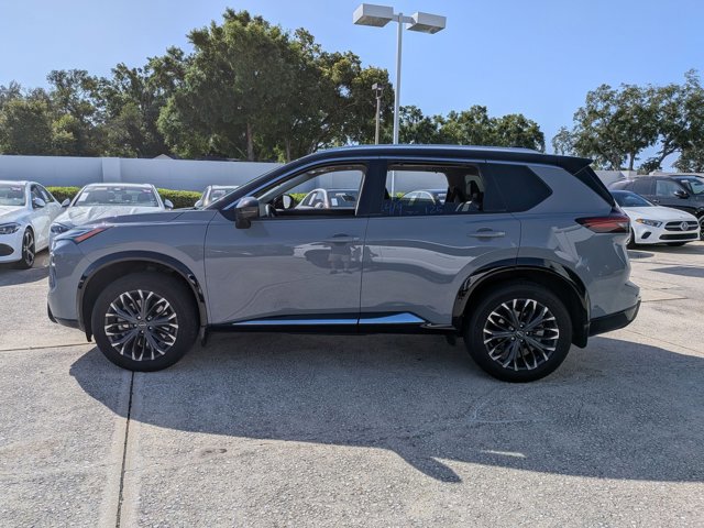 Used 2025 Nissan Rogue Platinum w/ Tech Package image 9