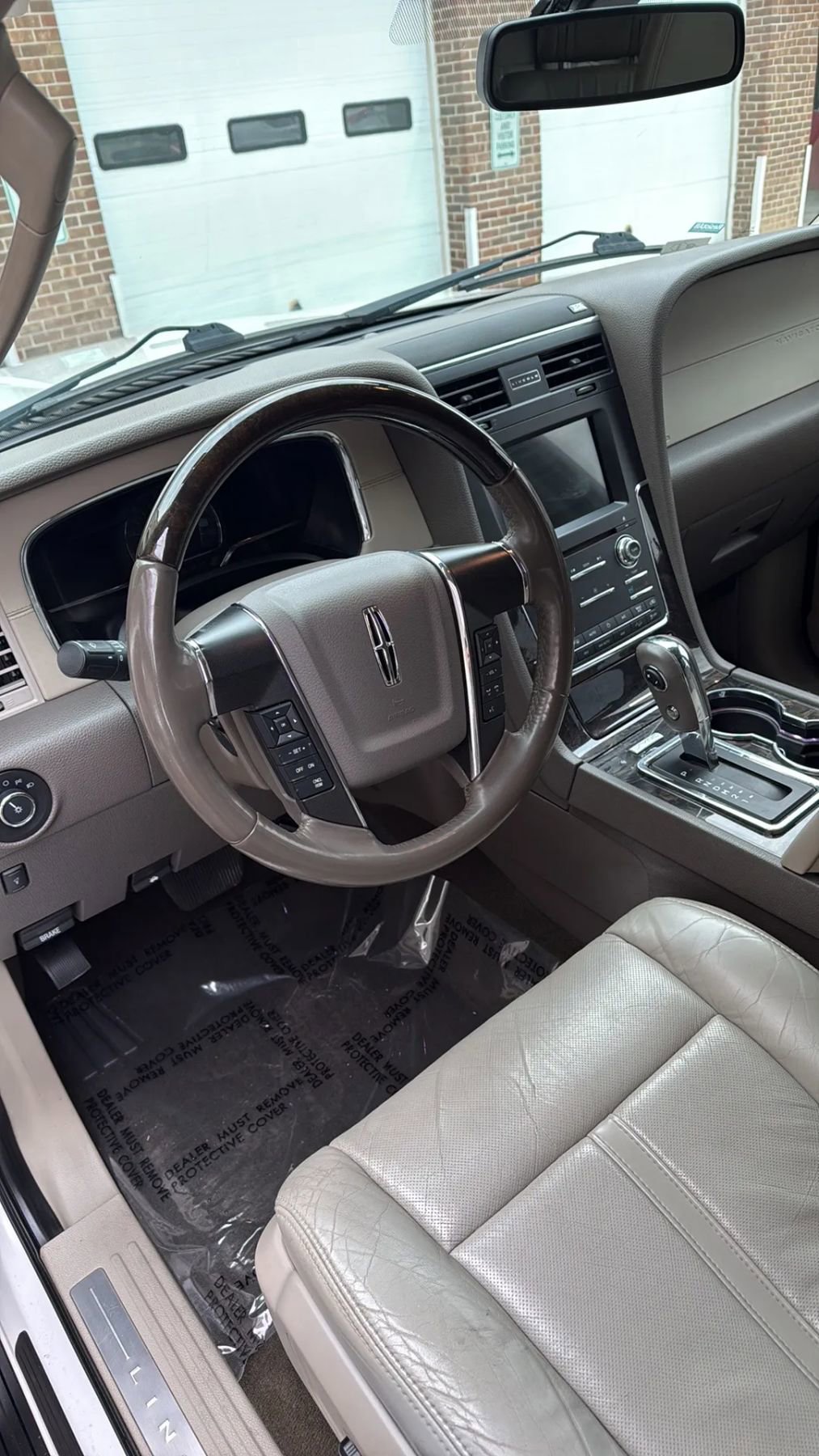 Used 2016 Lincoln Navigator Select image 28