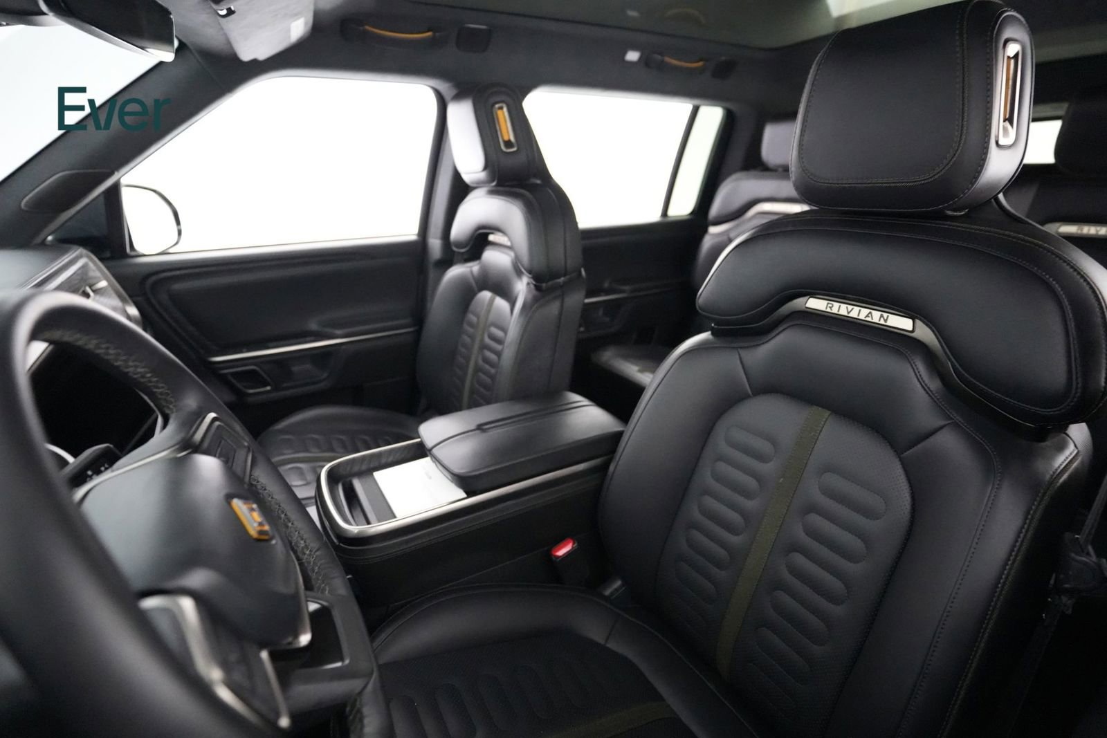 Used 2024 Rivian R1S Adventure image 4