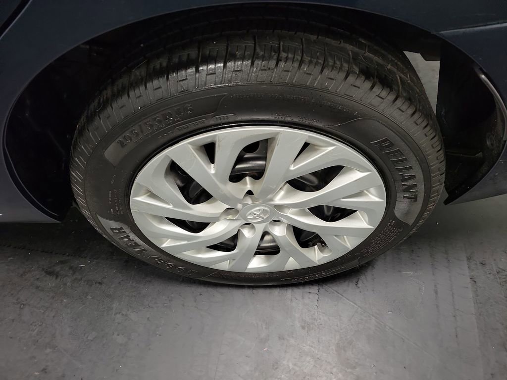 Used 2017 Toyota Corolla LE image 11