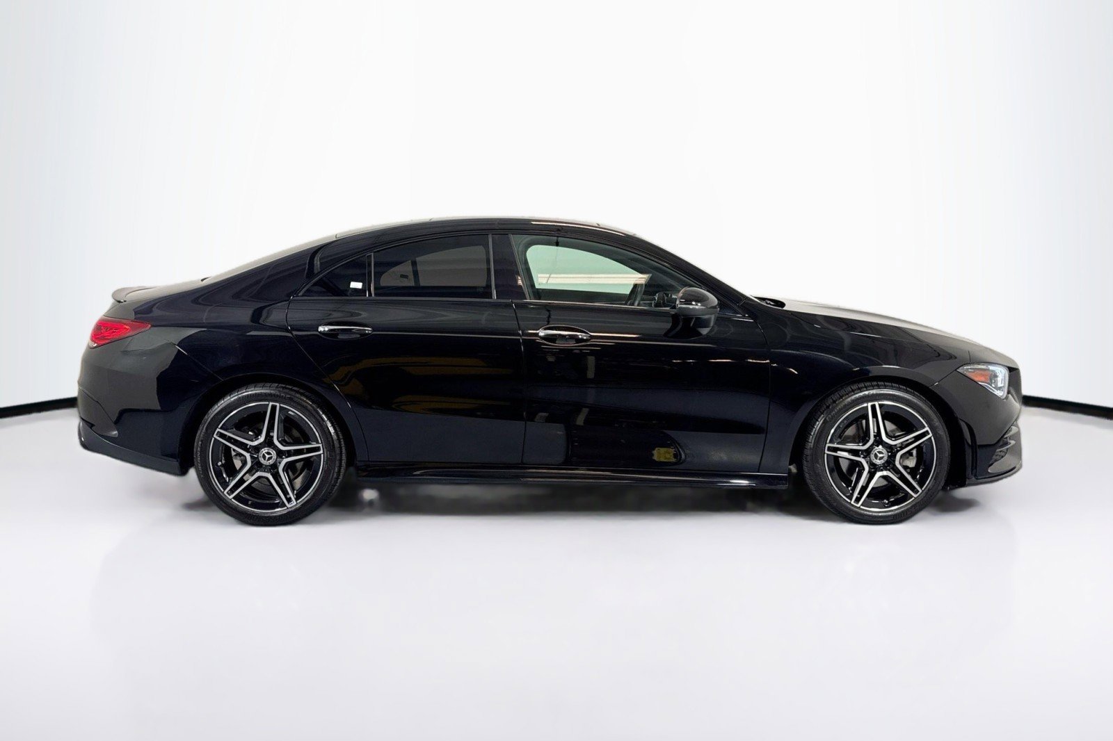 Used 2022 Mercedes-Benz CLA 250 image 4