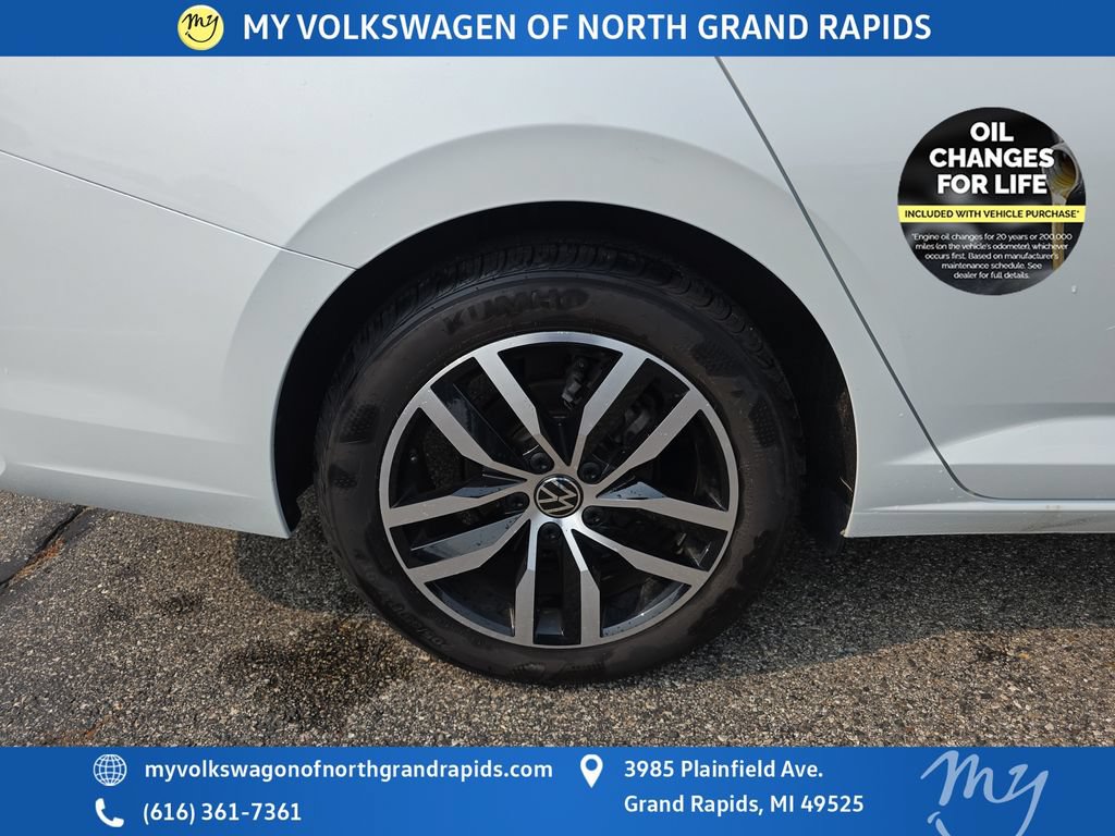 Used 2025 Volkswagen Jetta SE w/ Sunroof Package FWD image 35