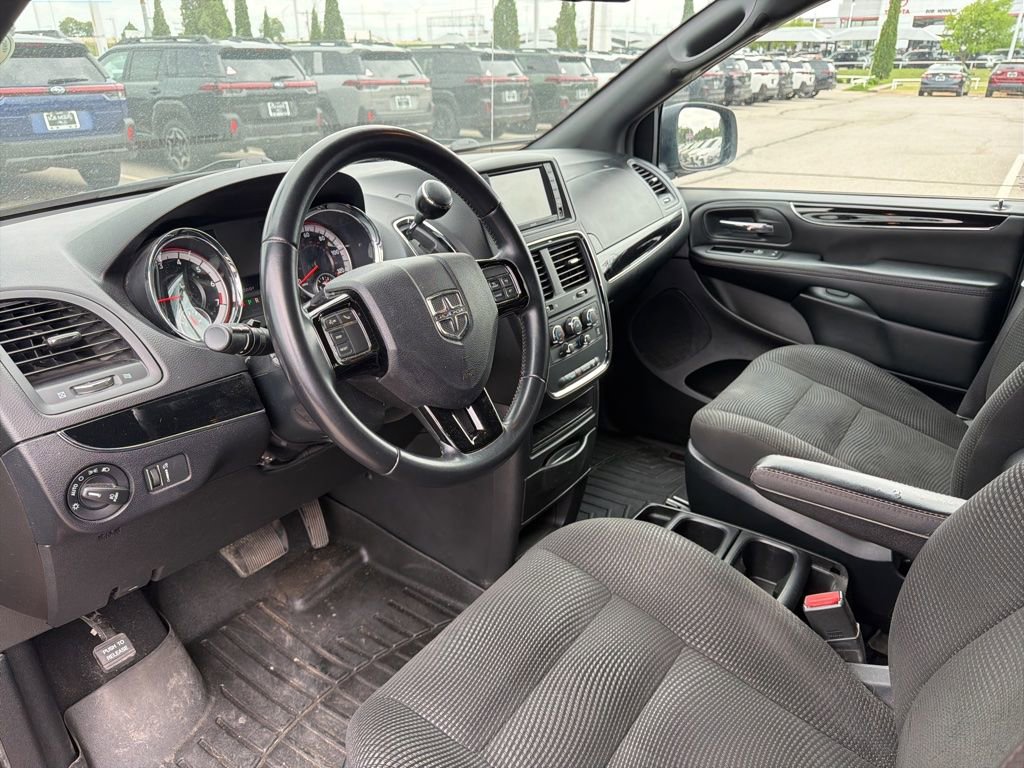 Used 2020 Dodge Grand Caravan SE FWD image 4