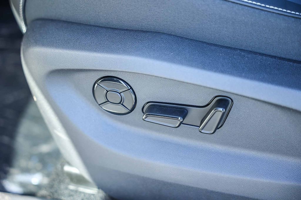 New 2026 Volkswagen Tiguan SE image 33