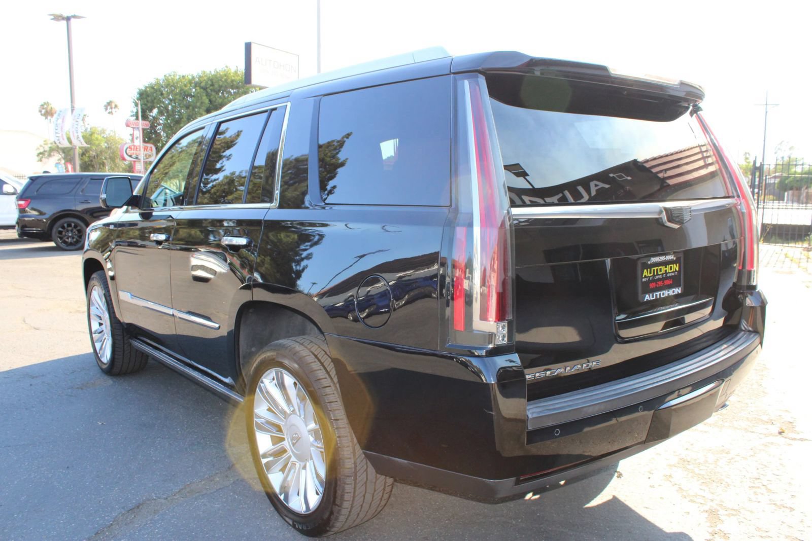 Used 2016 Cadillac Escalade Platinum AWD/4WD image 41