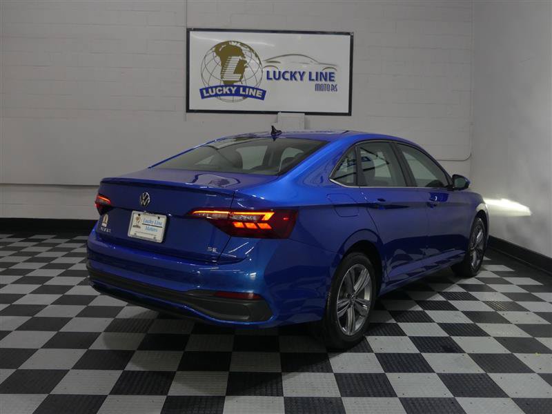 Used 2024 Volkswagen Jetta SE FWD image 11